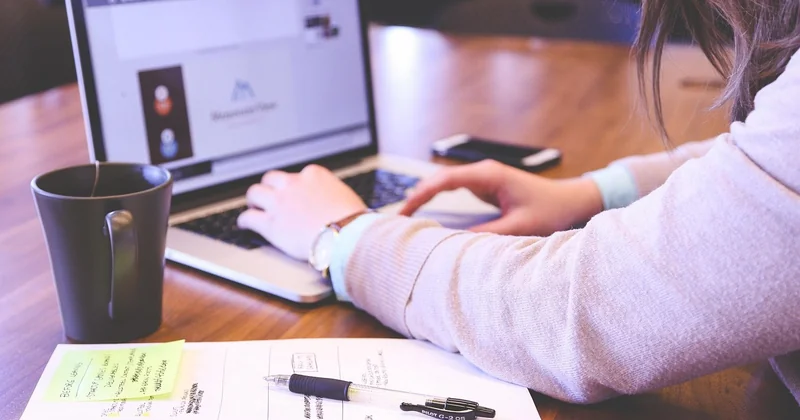 Comment raviver un plan de travail en stratifié ?