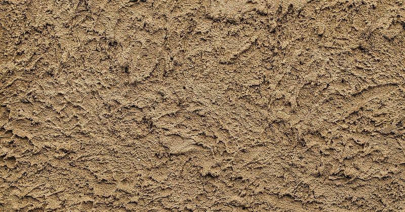 Comment fixer sur du crepi exterieur : 7 astuces qui tiennent