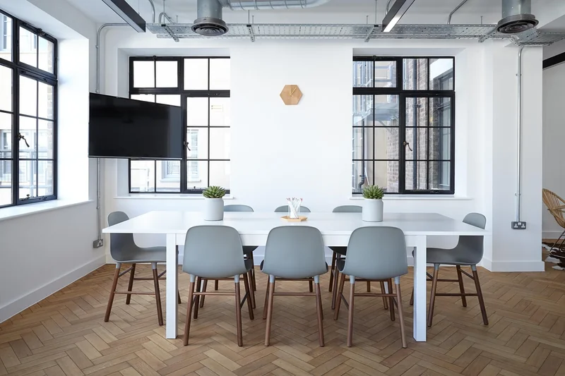 Mobilier et agencement : ne collez pas tout au mur