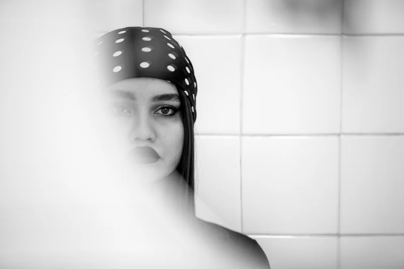 Qu’est-ce qui provoque la présence de vers noirs ?